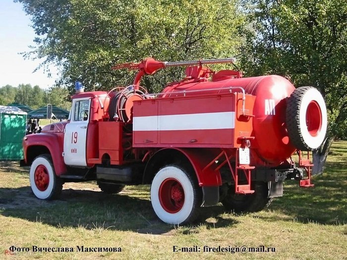 ЗИЛ-130 порошкового тушения