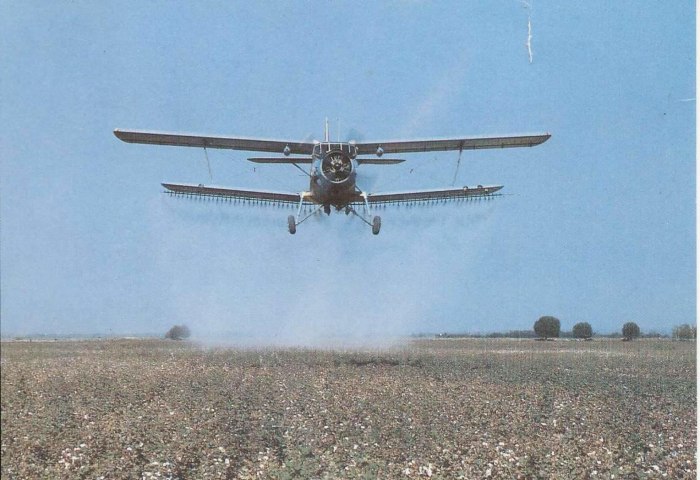 АН-2 кукурузник обработка полей