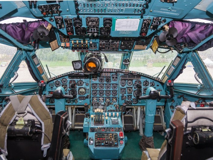 Кабина штурмана АН-22