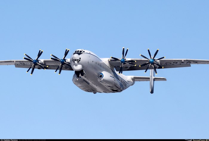 АН-22 военно-транспортный самолёт турбовинтовые самолёты