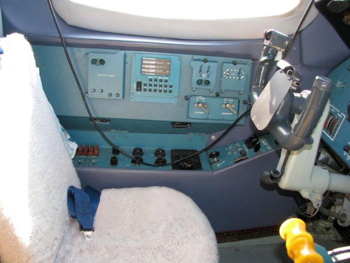 АН 28 кокпит