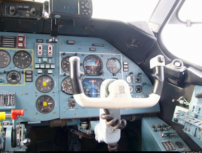 АН-28 пассажирский самолёт салон