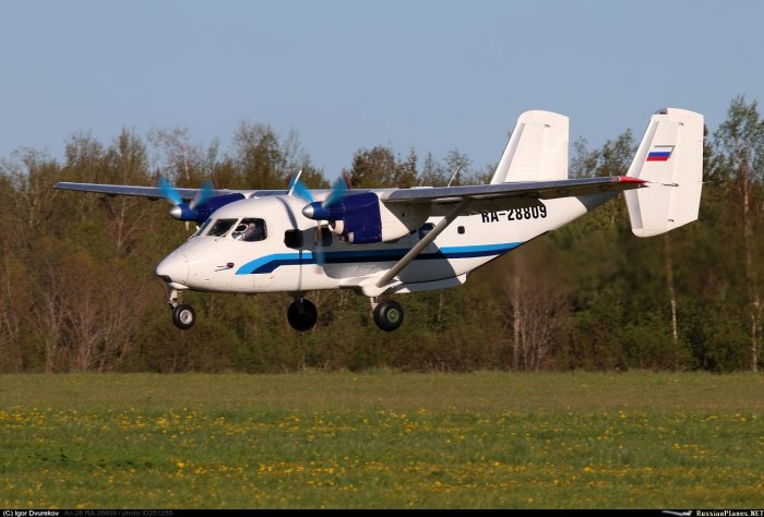 Ан-28 пассажирский самолет салон