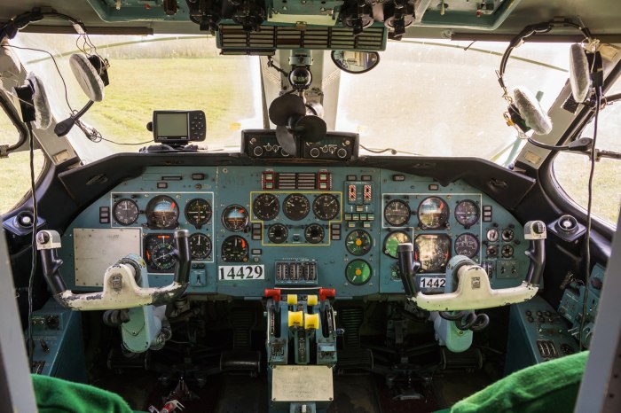 АН-28 пассажирский самолёт кабина