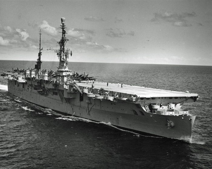 Авианосец Saipan 1945