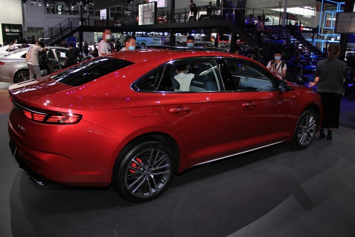 Geely новый седан 2022