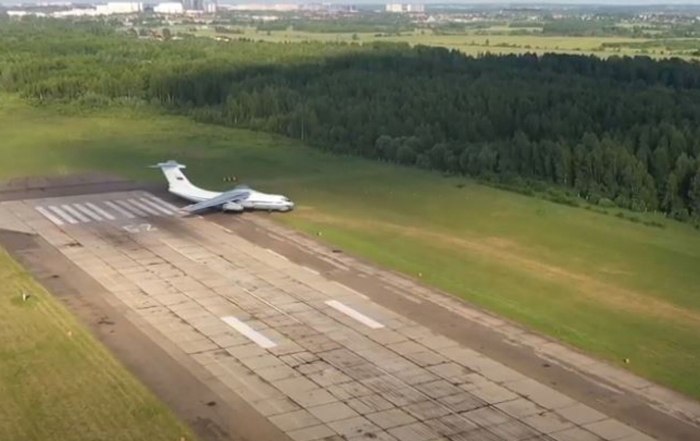 Самолет ил 76 аэродром Псков