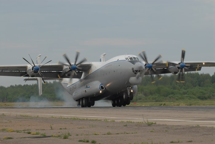 АН-22 военно-транспортный самолёт