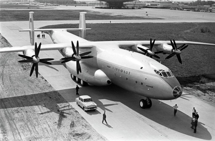 АН-22 В Ле Бурже