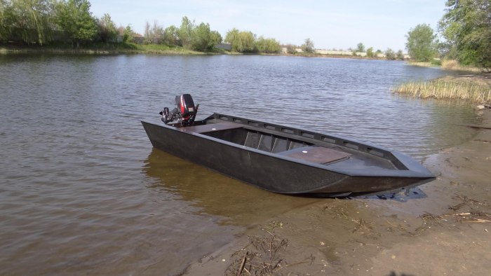 Лодка ПНД 390