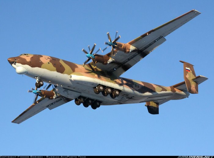АН-22 военно-транспортный самолёт