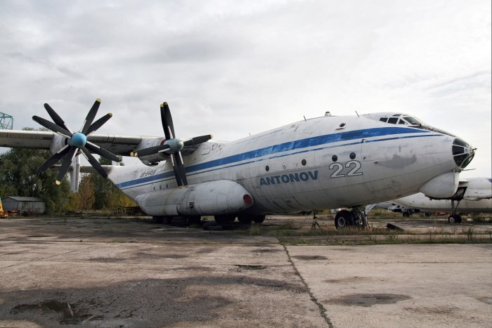 Транспортный самолет АН 22 Антей