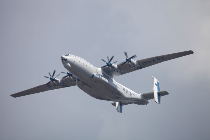 Транспортный самолет АН 22 Антей