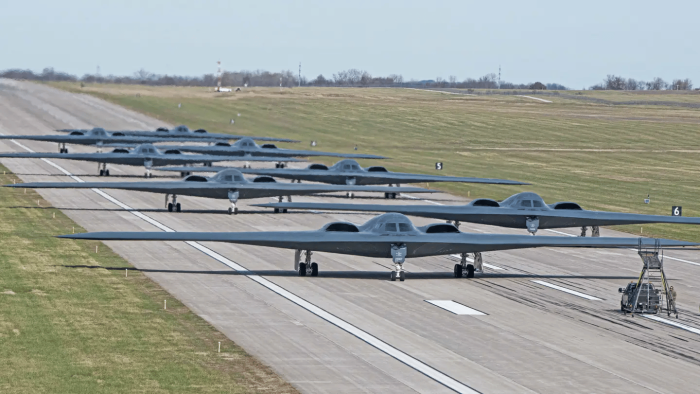 Стелс-бомбардировщик b-21 Raider