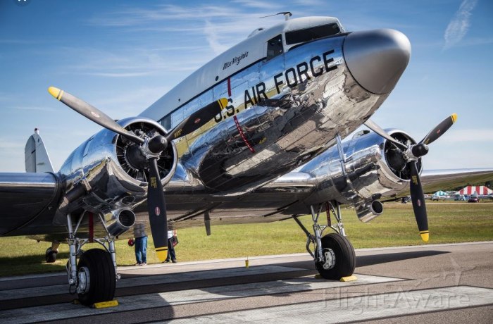 Самолет Douglas DC-3
