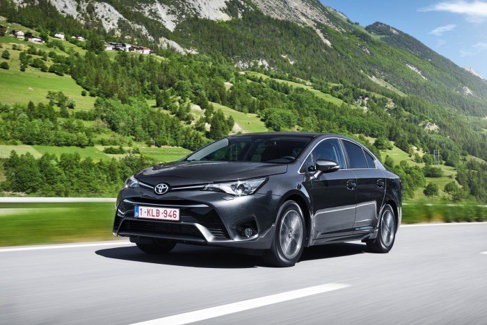 Toyota Avensis 2016 седан