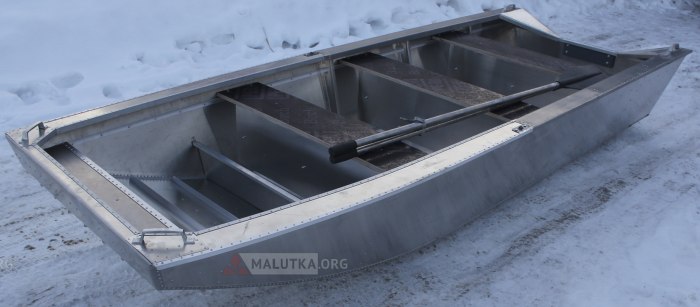 Лодка джонбот ПНД 320