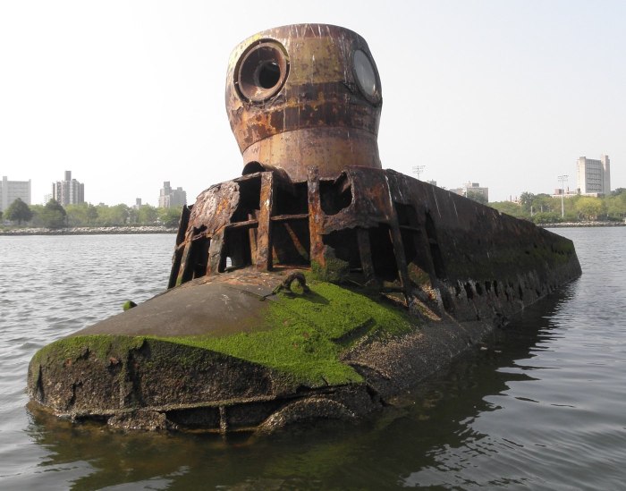 Заброшенная субмарина, Кронштадт