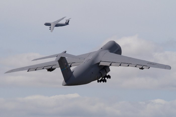 Lockheed c-5 Galaxy военно - транспортный самолёт