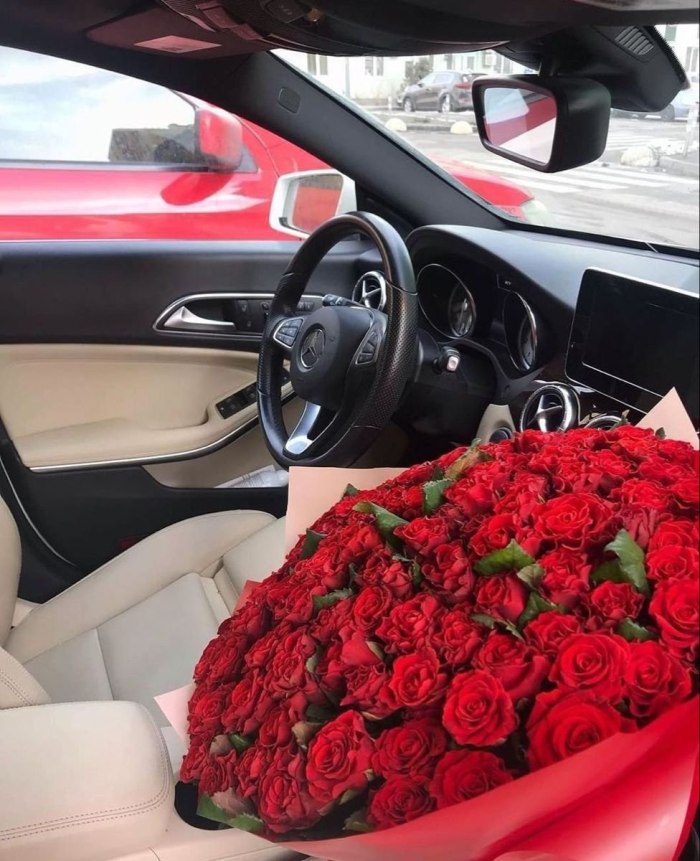 Букет в салоне автомобиля