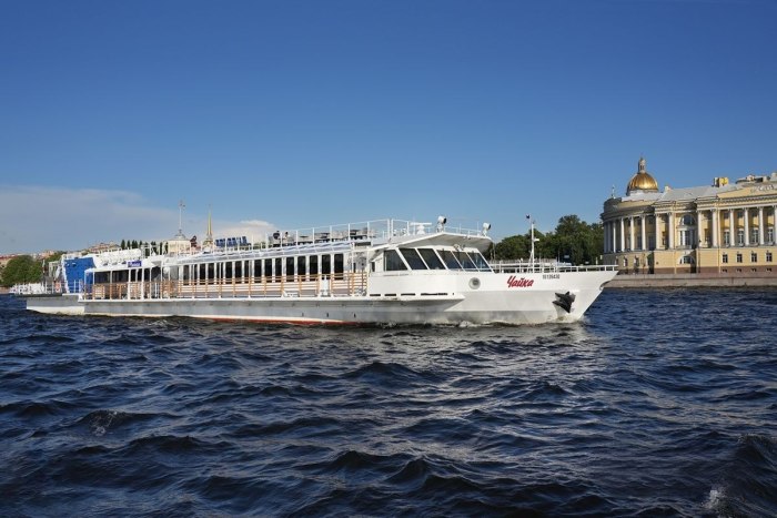 Теплоход Нева 1