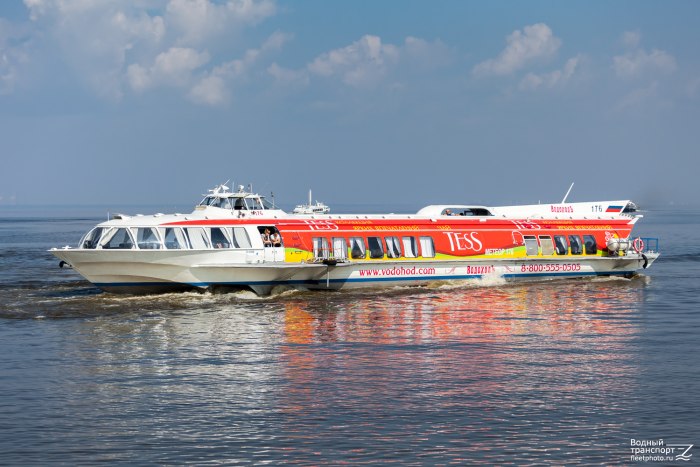На подводных крыльях: «Петергоф-Эрмитаж».