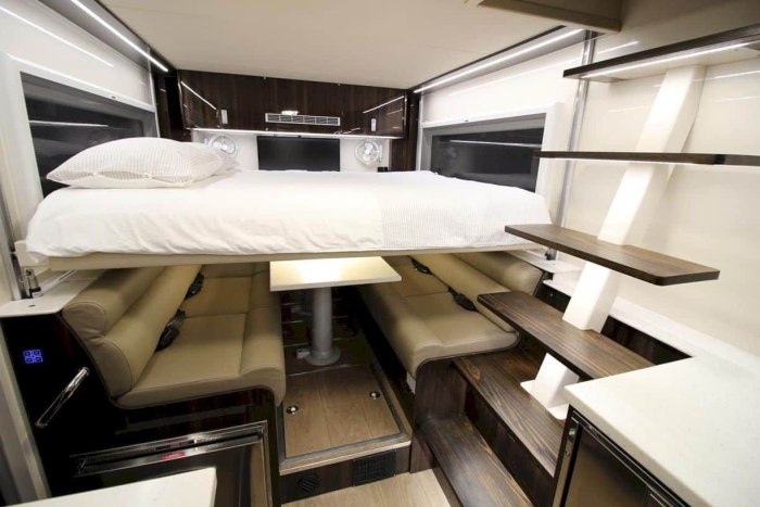 Автодом Mercedes 8x8 Expedition салон