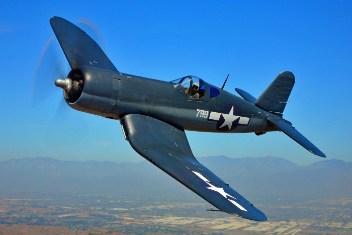 Самолет f-4u-1a "Corsair"