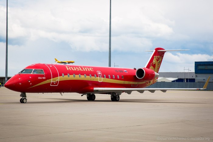 Canadair CRJ 200 самолет