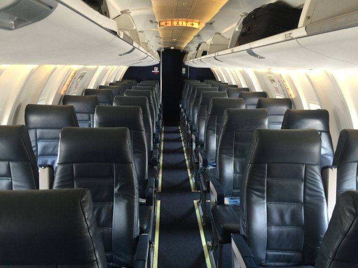 Bombardier crj200 самолет