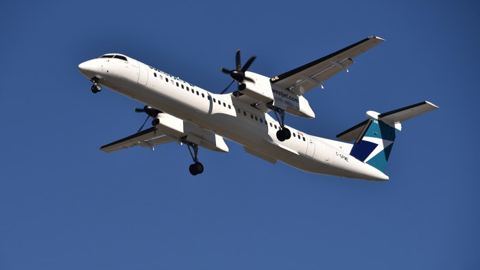 Бомбардир самолет q400