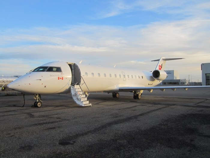 Bombardier crj200 самолет