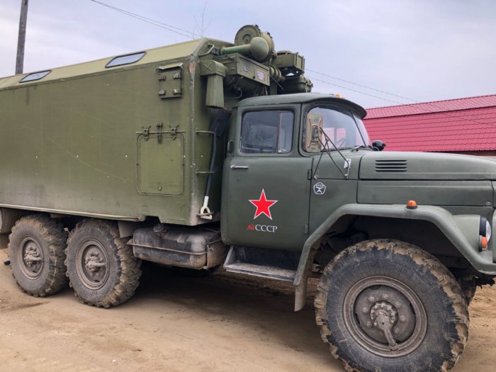 ЗИЛ 131 С будкой военный