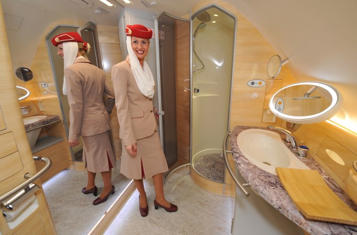 А380 Эмирейтс душ