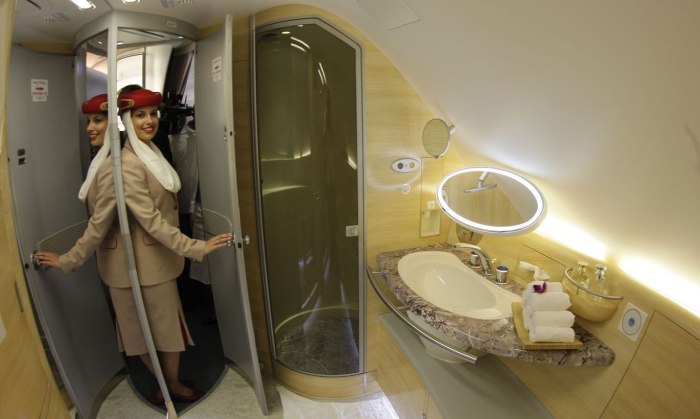 А380 внутри душ
