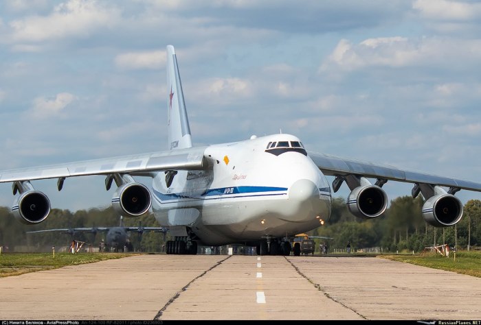 АН-124 шасси