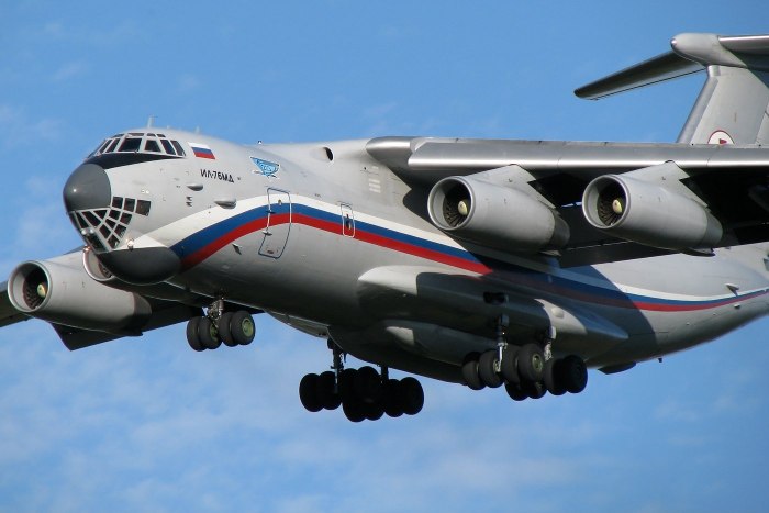 Грузовой самолет ил-76