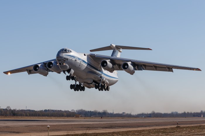 Грузовой самолет ил-76