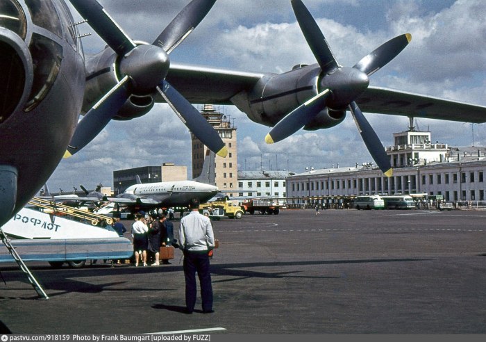 Самолет АН 10 СССР