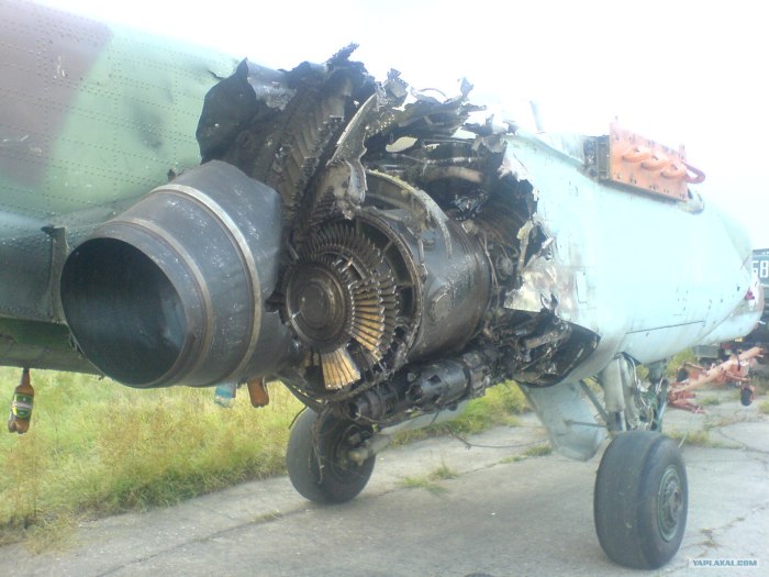 Двигатель Су 25 сзади