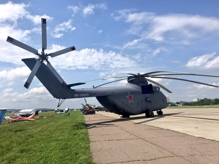 Самый большой вертолет в мире ми 12