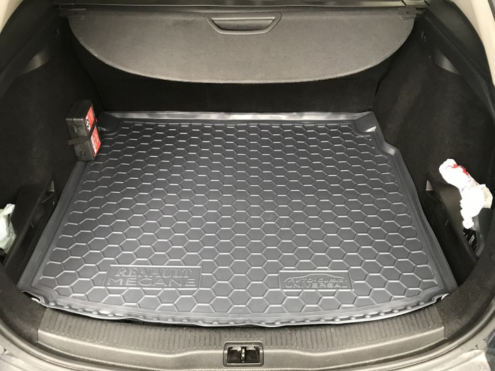 Коврик багажника Renault Megane III хэтчбек Rezkon 5029020100