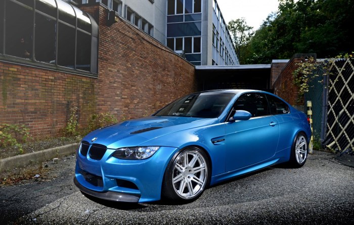 BMW e92 голубая