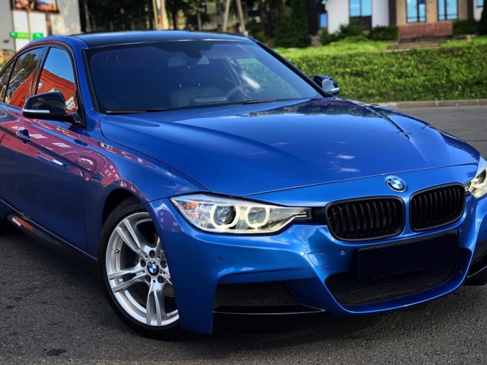 BMW 3 синяя