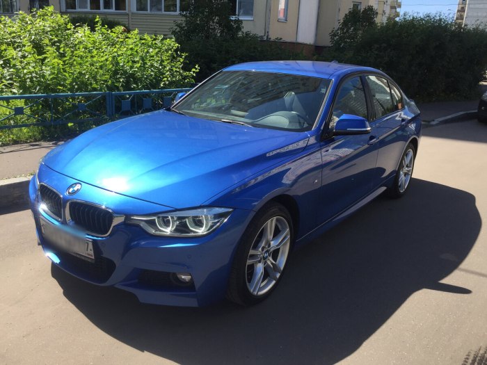 BMW 3 синяя