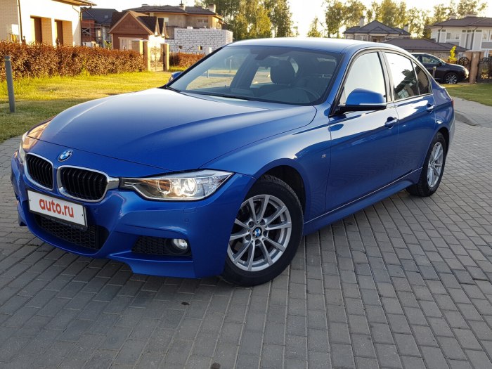 BMW 3 синяя