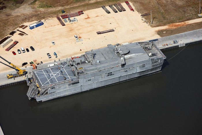 Корабль USNS Yuma