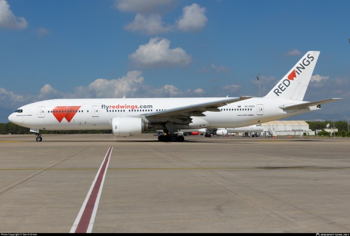 Боинг 777 200 ред Вингс