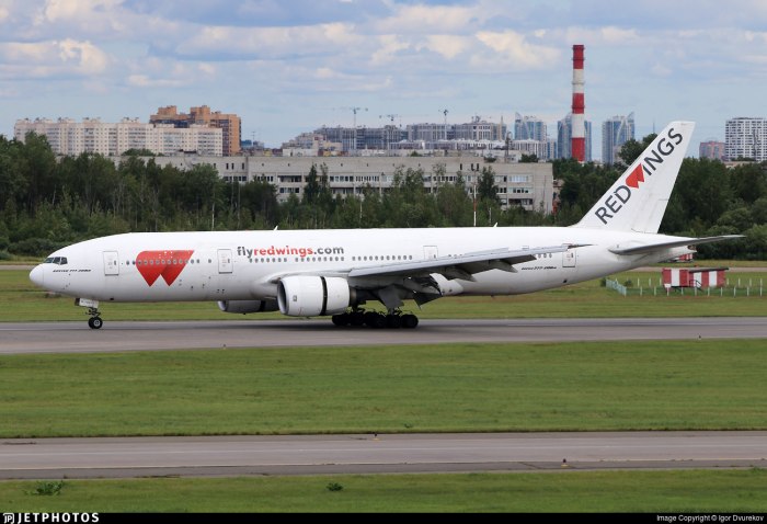 Боинг 777 200 ред Вингс