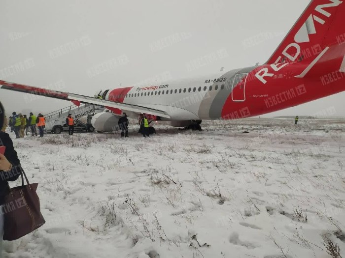 Самолет Red Wings выкатился